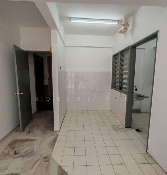 Pangsapuri untuk Dijual di Casa Ria Apartment - Robert Yee - Kitchen - PropertyGuru.com.my