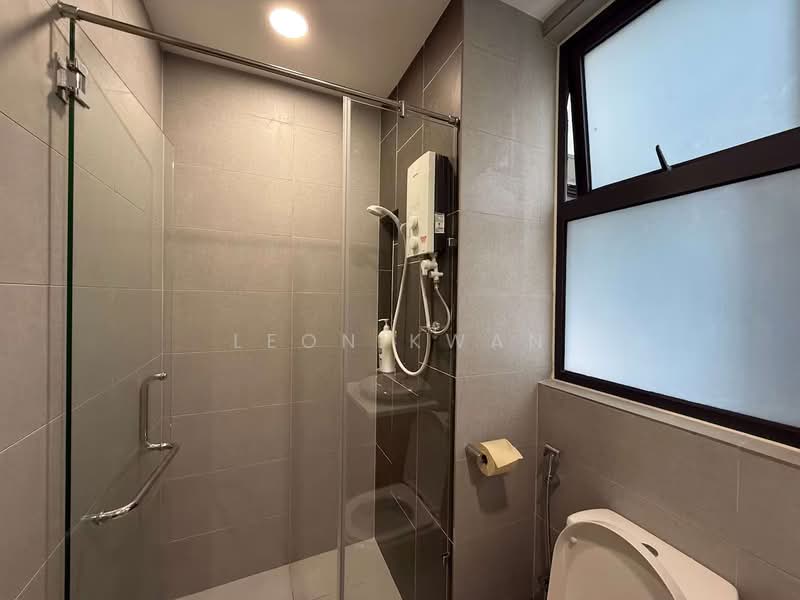 Servis Apartment untuk Disewa di The Clio 2 Residences - Leon Kwan - Bathroom - PropertyGuru.com.my