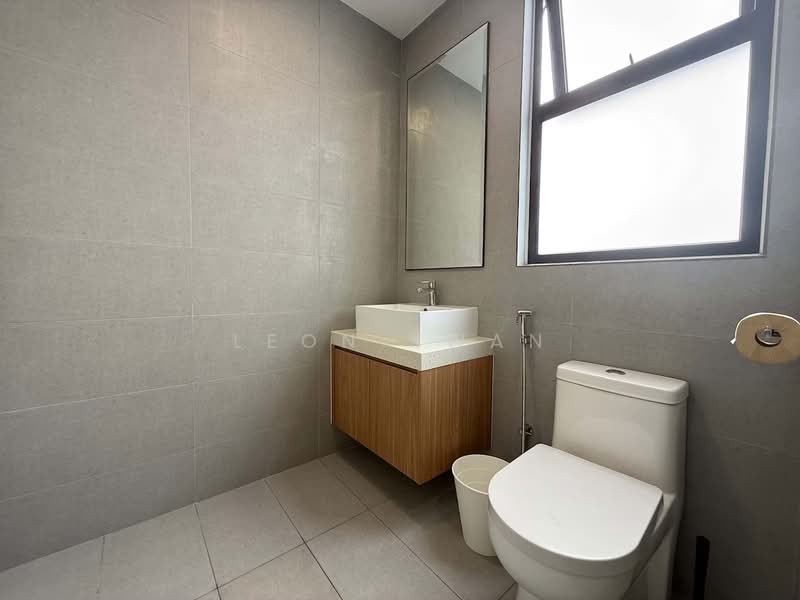 Servis Apartment untuk Disewa di The Clio 2 Residences - Leon Kwan - Bathroom - PropertyGuru.com.my