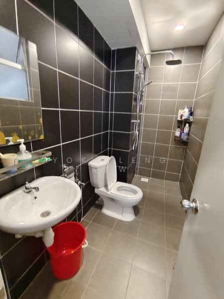 Service Residence for Sale at The Zizz @ Damansara North - Yoke Leng Sew - Bathroom - PropertyGuru.com.my