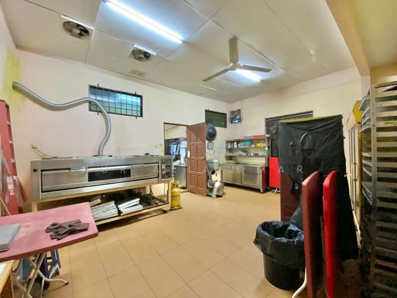 2.5-storey Terraced House for Sale in Bandar Bukit Puchong (Puchong) - Nur Alia Omar - Kitchen - PropertyGuru.com.my