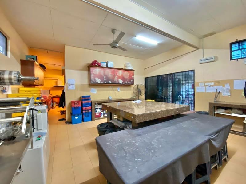 2.5-storey Terraced House for Sale in Bandar Bukit Puchong (Puchong) - Nur Alia Omar - Kitchen - PropertyGuru.com.my