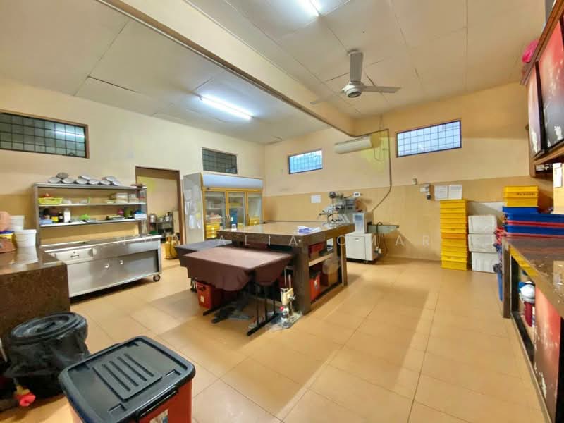 2.5-storey Terraced House for Sale in Bandar Bukit Puchong (Puchong) - Nur Alia Omar - Kitchen - PropertyGuru.com.my