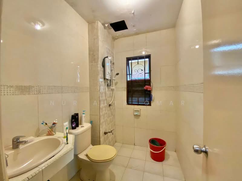 2.5-storey Terraced House for Sale in Bandar Bukit Puchong (Puchong) - Nur Alia Omar - Bathroom - PropertyGuru.com.my