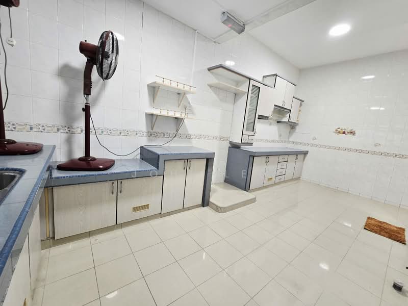 2.5-storey Terraced House for Sale in Bayan Hill Homes (Puchong) - John Lee - Kitchen - PropertyGuru.com.my
