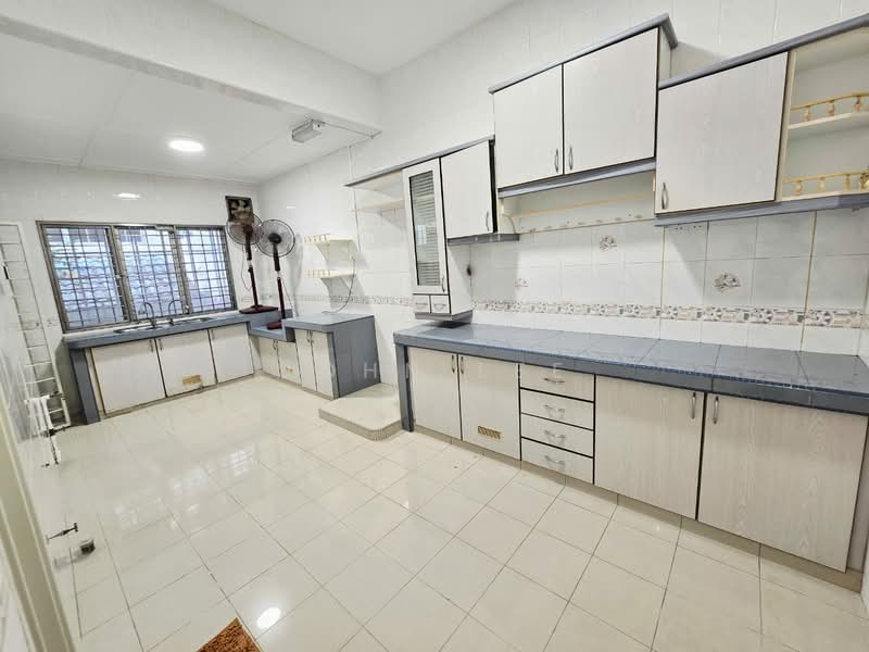 2.5-storey Terraced House for Sale in Bayan Hill Homes (Puchong) - John Lee - Kitchen - PropertyGuru.com.my