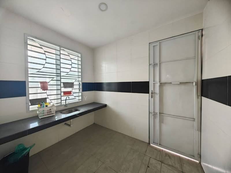 1-storey Terraced House for Sale in Taman Perpaduan Koperasi (Tambun) - YY Cheah - Kitchen - PropertyGuru.com.my