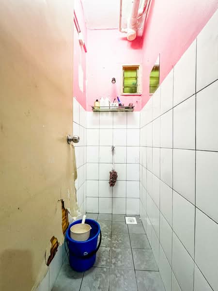 Apartment for Sale at Pangsapuri Adelia - M.J Zairin - Bathroom - PropertyGuru.com.my