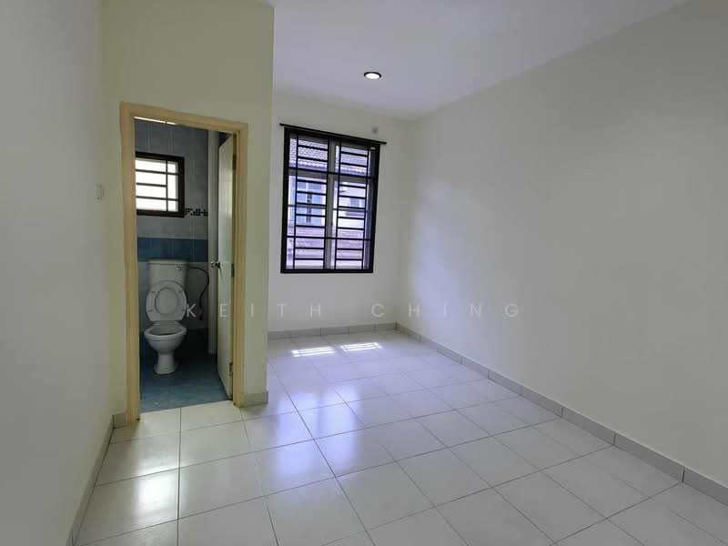 2-storey Terraced House for Sale in Taman Bestari Indah (Ulu Tiram) - Keith Ching - Bathroom - PropertyGuru.com.my