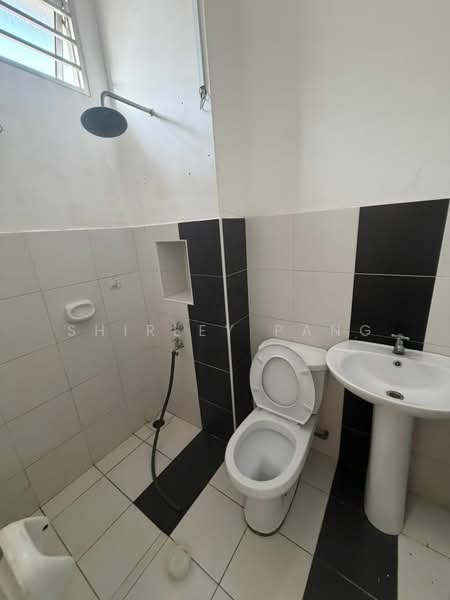 1.5-storey Terraced House for Rent in Iskandar Puteri (Nusajaya) (Johor) - Shirley Pang - Bathroom - PropertyGuru.com.my