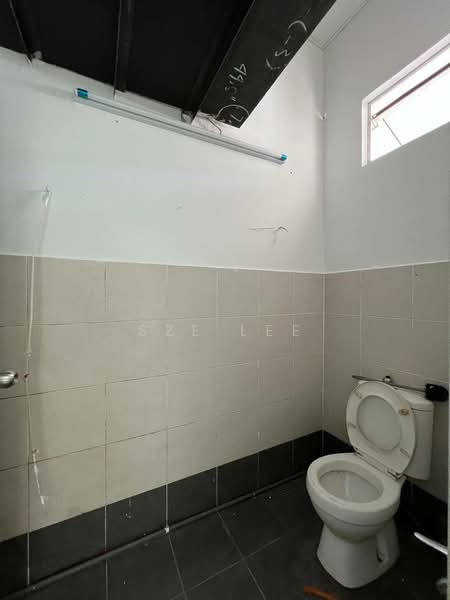 Shop for Rent in Taman Mutiara Mas (Skudai) - Sze Lee - Bathroom - PropertyGuru.com.my