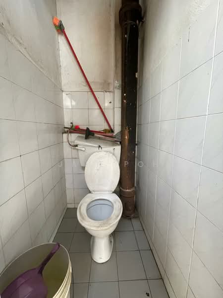 Rumah Flat untuk Dijual di Rumah Pangsa Jalan Terubok - Jane Poh - Bathroom - PropertyGuru.com.my