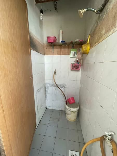 Rumah Flat untuk Dijual di Rumah Pangsa Jalan Terubok - Jane Poh - Bathroom - PropertyGuru.com.my
