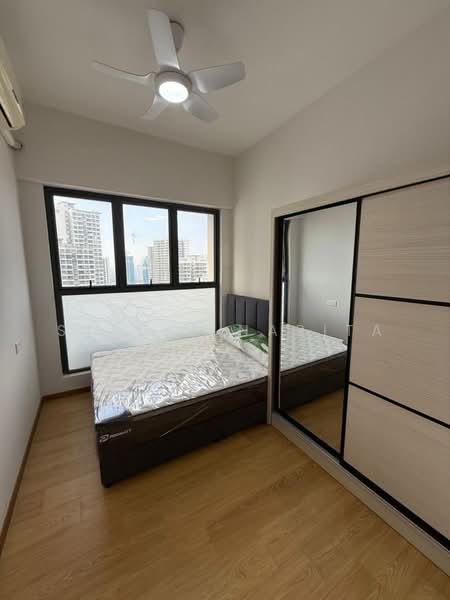 Condominium for Rent at Kings Bay @ Country Garden Danga Bay - Stella Narita - PropertyGuru.com.my