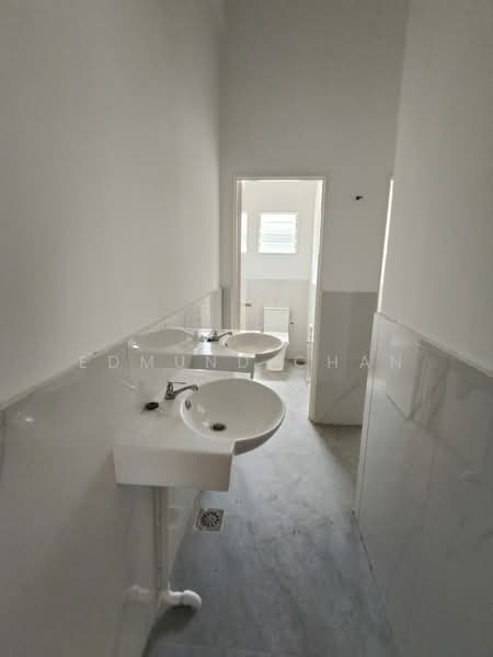 Factory for Rent in Banting (Selangor) - Edmund Chan - Bathroom - PropertyGuru.com.my