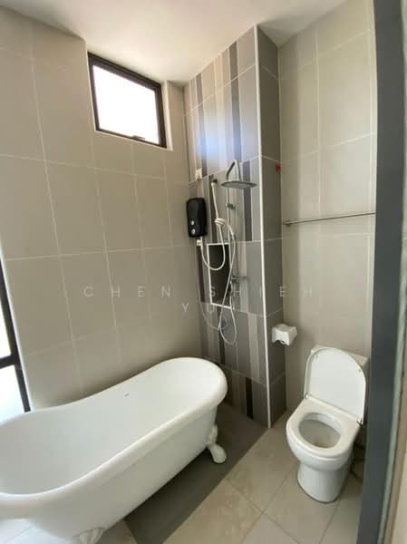 Cluster House for Sale in Taman Mount Austin (Tebrau) - Chen Shieh Yu - Bathroom - PropertyGuru.com.my