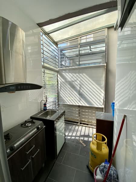 Cluster House for Sale in Taman Mount Austin (Tebrau) - Chen Shieh Yu - Kitchen - PropertyGuru.com.my