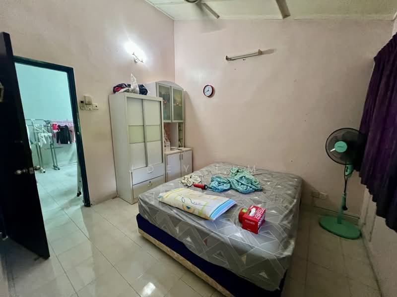 2-storey Terraced House for Sale in Taman Seputeh (Seputeh) - Joey Lim - Bedroom - PropertyGuru.com.my