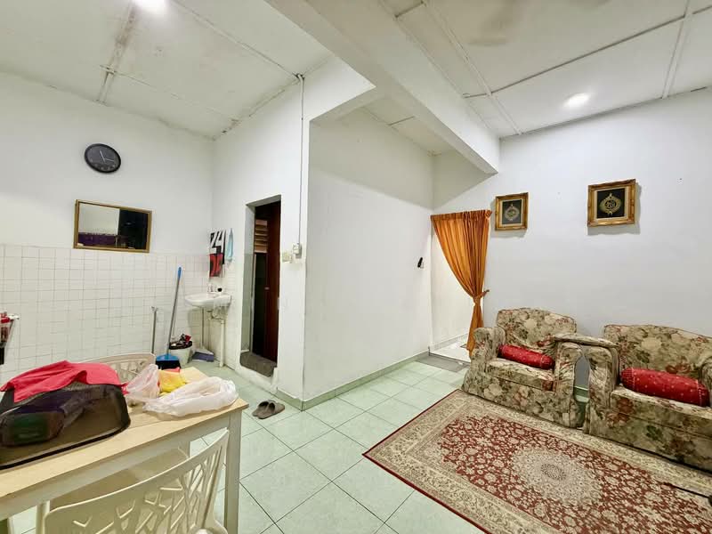 1-storey Terraced House for Sale in Taman Meru (Klang) - Yasmin Sulaiman - Living Room - PropertyGuru.com.my