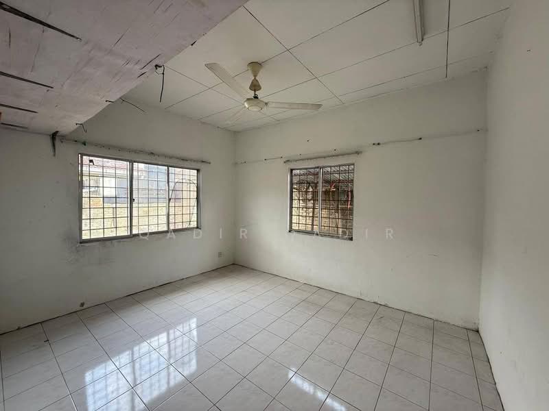 Rumah Banglo untuk Dijual di Taman Pinggiran Putra (Seri Kembangan) - Qadir Qadir - PropertyGuru.com.my