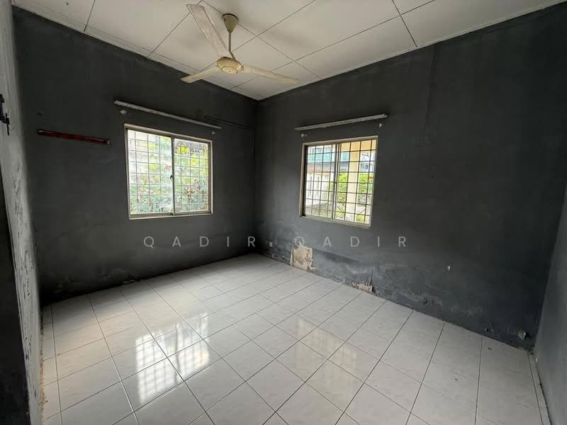 Rumah Banglo untuk Dijual di Taman Pinggiran Putra (Seri Kembangan) - Qadir Qadir - PropertyGuru.com.my
