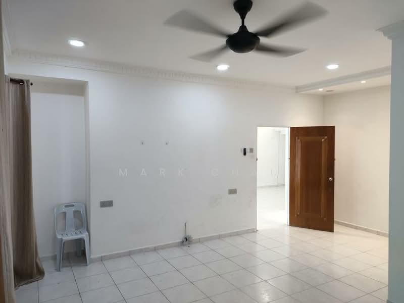 Rumah Teres 1 Tingkat untuk Dijual di Taman Molek (Johor Bahru) - Mark Chai - Living Room - PropertyGuru.com.my