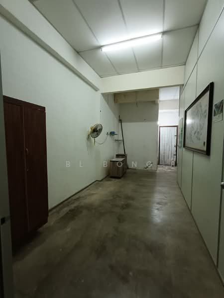 Kedai untuk Dijual di Ayer Molek (Melaka) - BL Bong - PropertyGuru.com.my
