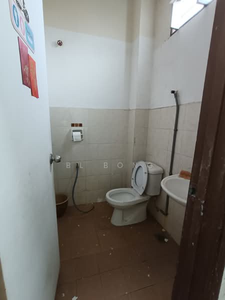 Kedai untuk Dijual di Ayer Molek (Melaka) - BL Bong - PropertyGuru.com.my