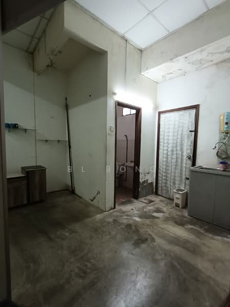 Kedai untuk Dijual di Ayer Molek (Melaka) - BL Bong - PropertyGuru.com.my