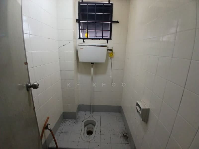 Shop / Office for Rent in Taman Alam Megah (Shah Alam) - KH Khoo - Bathroom - PropertyGuru.com.my
