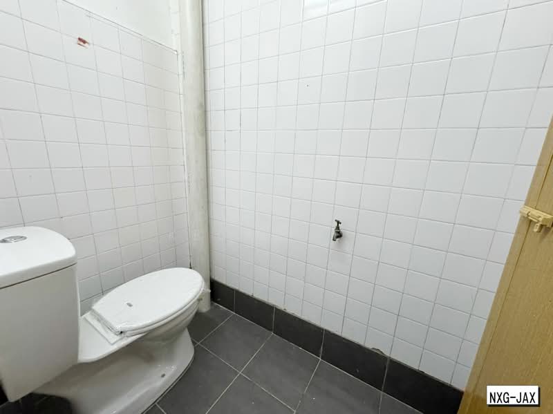 Kedai untuk Disewa di Taman Sri Istana (Klang) - Kelly Teo - Bathroom - PropertyGuru.com.my