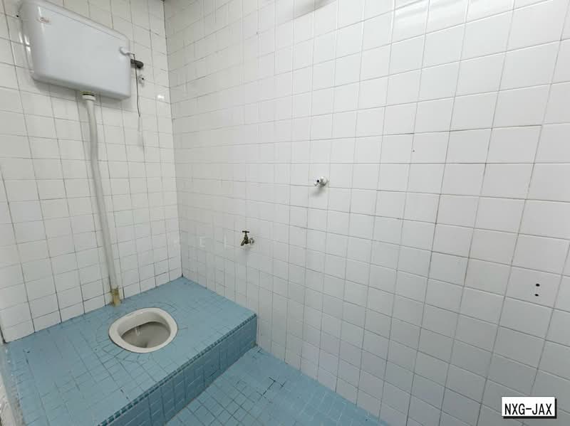 Kedai untuk Disewa di Taman Sri Istana (Klang) - Kelly Teo - Bathroom - PropertyGuru.com.my