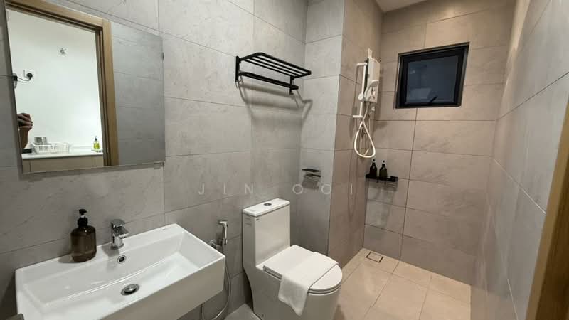 Servis Apartment untuk Disewa di Armani Raja Uda - Jin Ooi - Bathroom - PropertyGuru.com.my