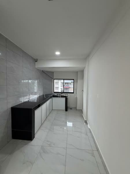 Rumah Flat untuk Dijual di Taman Molek - Melinda Ee - Kitchen - PropertyGuru.com.my