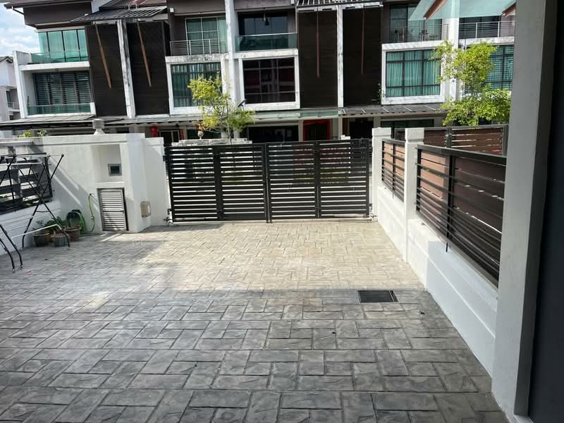 Rumah Teres untuk Dijual di Batu Caves (Selangor) - Michelle Tan - Exterior - PropertyGuru.com.my