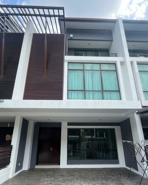 Rumah Teres untuk Dijual di Batu Caves (Selangor) - Michelle Tan - Exterior - PropertyGuru.com.my