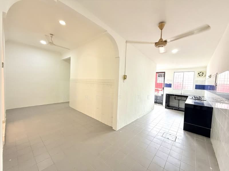 1-storey Terraced House for Sale in Taman Puteri (Kluang) - Marcus Tey - Kitchen - PropertyGuru.com.my