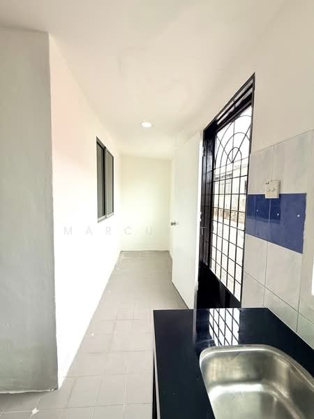 1-storey Terraced House for Sale in Taman Puteri (Kluang) - Marcus Tey - Corridor - PropertyGuru.com.my
