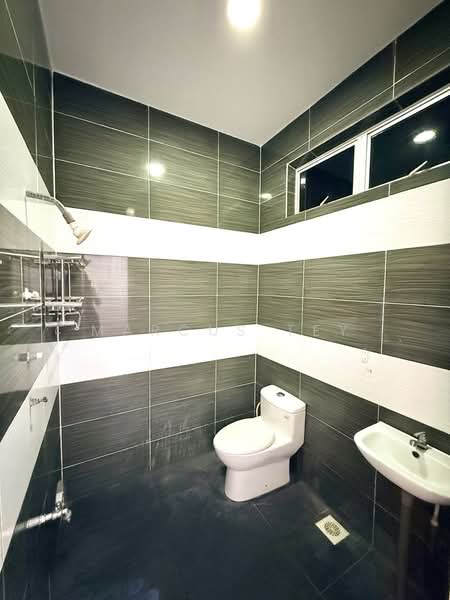 1-storey Terraced House for Sale in Taman Puteri (Kluang) - Marcus Tey - Bathroom - PropertyGuru.com.my