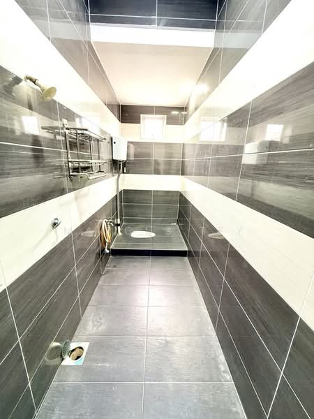 1-storey Terraced House for Sale in Taman Puteri (Kluang) - Marcus Tey - Bathroom - PropertyGuru.com.my