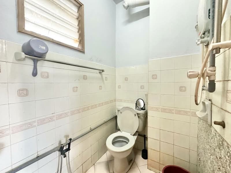 Kondominium untuk Dijual di Menara Alpha - M.J Zairin - Bathroom - PropertyGuru.com.my