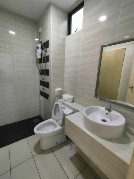 Service Residence for Sale at D'Summit Residences - Jason Sim - Bathroom - PropertyGuru.com.my