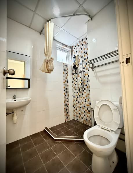 Kondominium untuk Disewa di Bayswater Resort Condominium - Susan Chia - Bathroom - PropertyGuru.com.my