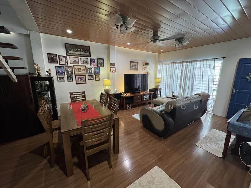 2-storey Terraced House for Sale in Taman Gembira (Klang) - Jonathan Vinod - Living Room - PropertyGuru.com.my