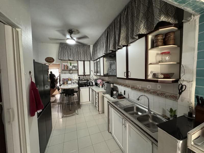 2-storey Terraced House for Sale in Taman Gembira (Klang) - Jonathan Vinod - Kitchen - PropertyGuru.com.my