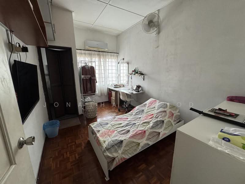 2-storey Terraced House for Sale in Taman Gembira (Klang) - Jonathan Vinod - Bedroom - PropertyGuru.com.my