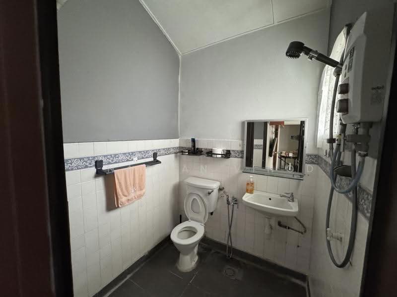 2-storey Terraced House for Sale in Taman Gembira (Klang) - Jonathan Vinod - Bathroom - PropertyGuru.com.my