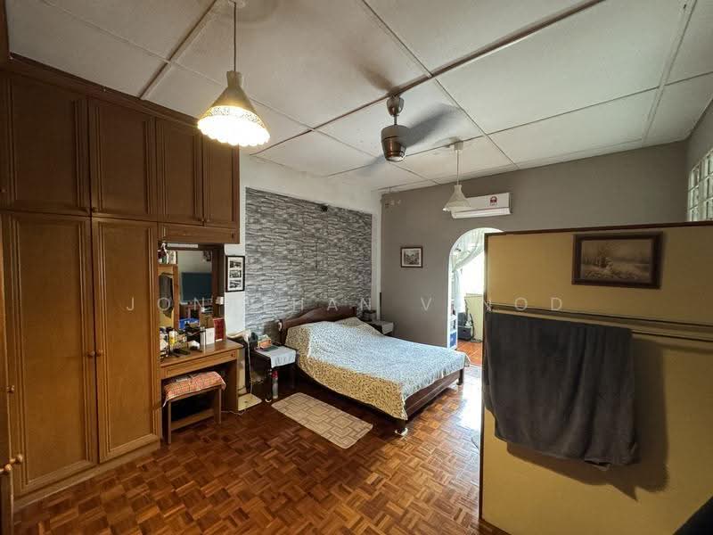 2-storey Terraced House for Sale in Taman Gembira (Klang) - Jonathan Vinod - Bedroom - PropertyGuru.com.my
