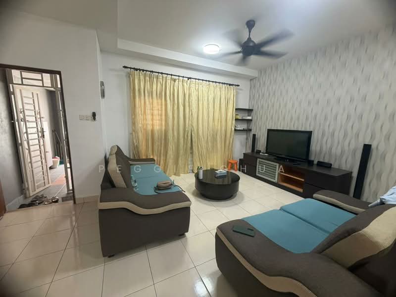 Rumah Teres 2 Tingkat untuk Disewa di Taman Desa Cemerlang (Ulu Tiram) - Peggie Chua - Living Room - PropertyGuru.com.my