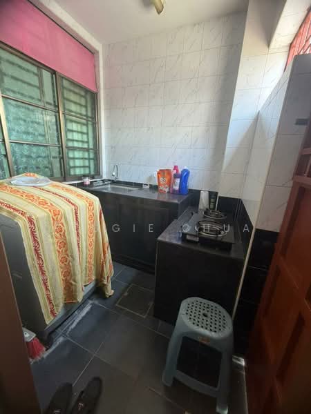 Rumah Teres 2 Tingkat untuk Disewa di Taman Desa Cemerlang (Ulu Tiram) - Peggie Chua - Kitchen - PropertyGuru.com.my